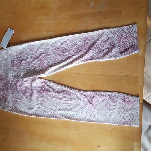 Varley Letelux Kensington Legging Tight in Coral Snake - Picture 4 of 14